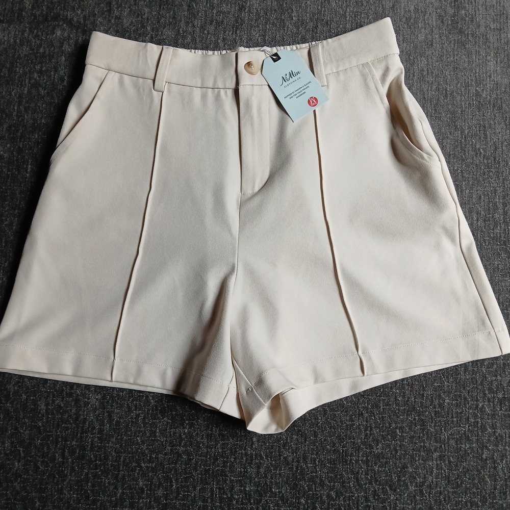 NiMin Clothing Co Cream Beige High Waisted Pintuck Shorts Size M NWT